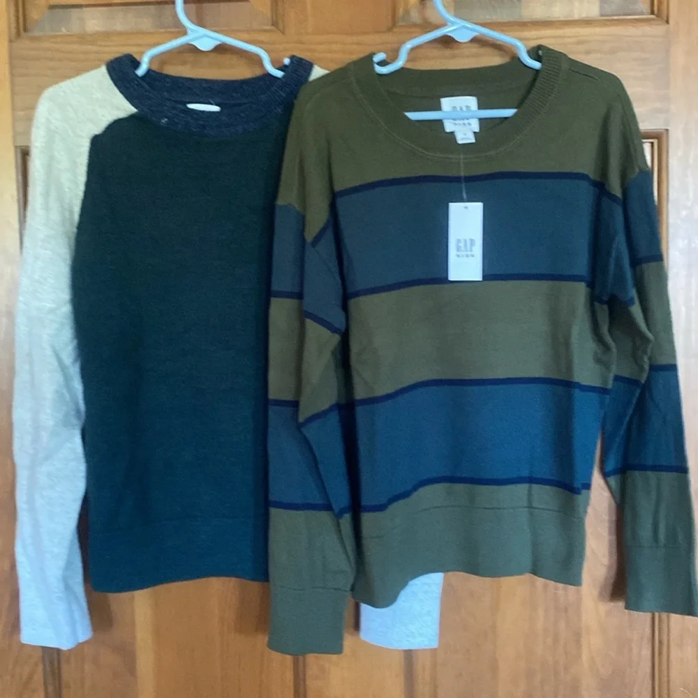 GAP sweaters size